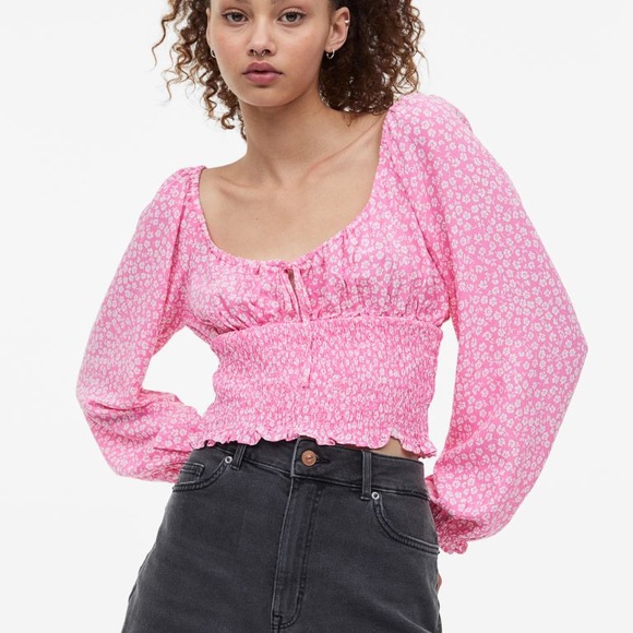2/30$Pink beautiful blouse crop top - Picture 2 of 3